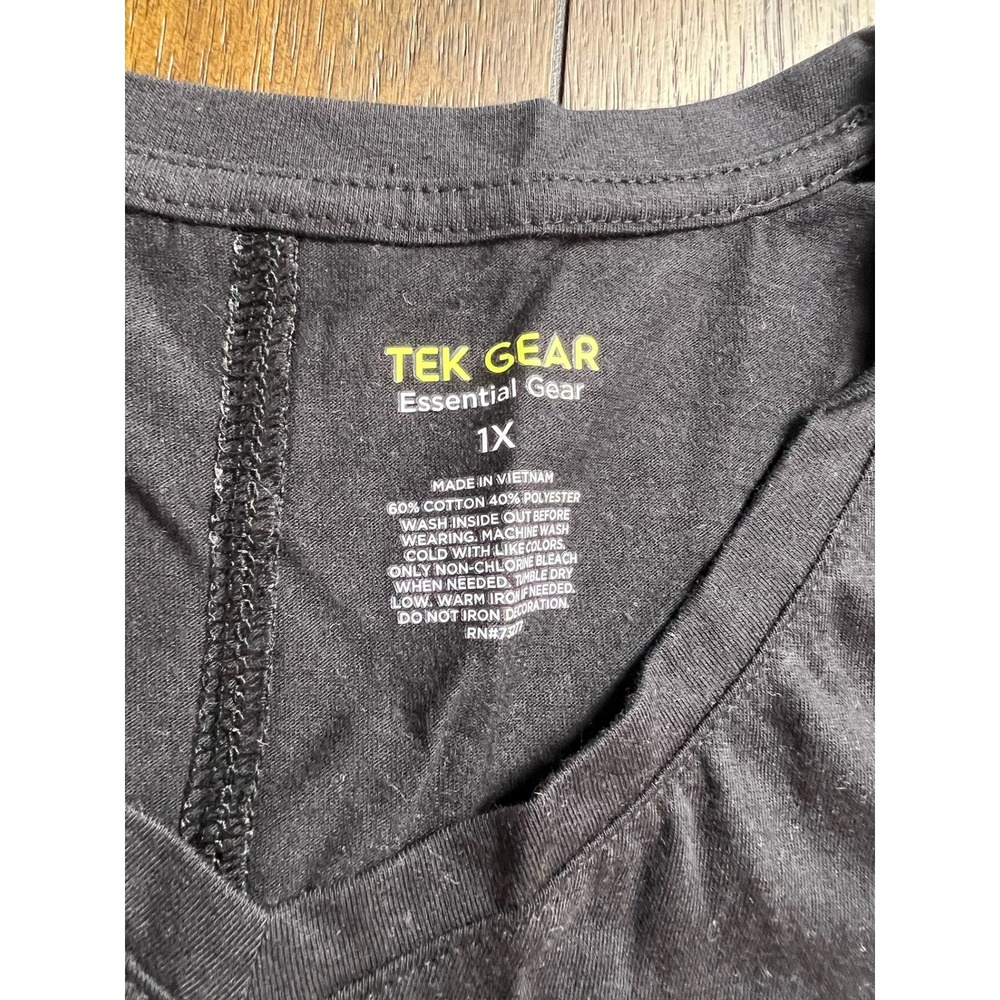 Tek Gear Womens 1X Be The Change Rainbow Graphic V-Neck T-Shirt Black NWT - Picture 4 of 4